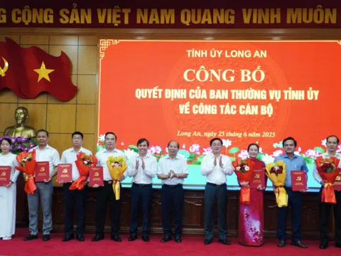 Điều động, bổ nhiệm cán bộ chủ chốt ở 2 tỉnh, thành