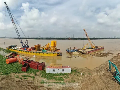 Công trường xây dựng cầu Tứ Liên sau 1 tháng thi công