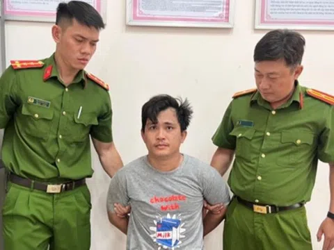 Tạm giam 'nghịch tử' đánh mẹ, đâm thành viên tổ an ninh trật tự