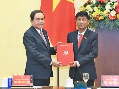 Công bố quyết định của Bộ Chính trị, Ban Bí thư về công tác cán bộ