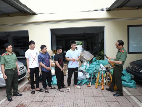 Triệt phá ổ nhóm chế tạo rồi rao bán vũ khí trên mạng