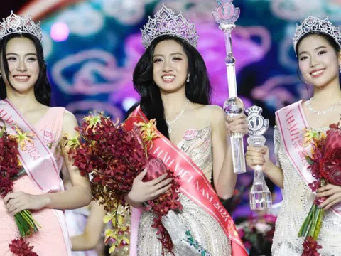 Buổi giao lưu đầu tiên sau đăng quang cùng Hoa hậu Hà Trúc Linh, Á hậu Châu Anh và Vân Nhi