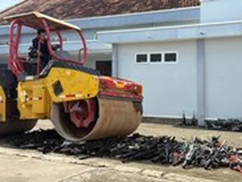 Hơn 1.000 súng, dao tự chế được Công an Long An tổ chức tiêu hủy