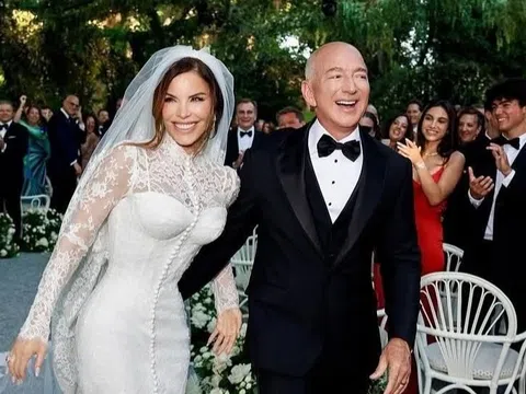 Hình ảnh hiếm hoi tại hôn lễ của tỷ phú Jeff Bezos