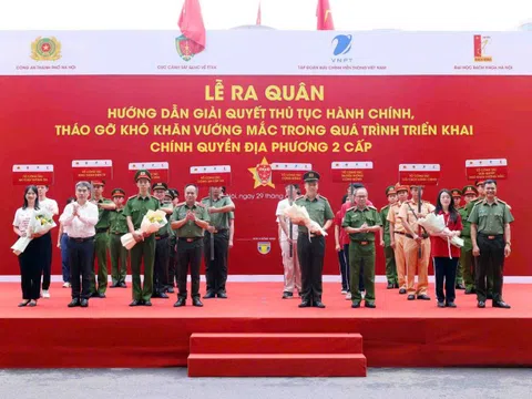 Ra quân hướng dẫn thủ tục hành chính trong triển khai chính quyền địa phương 2 cấp