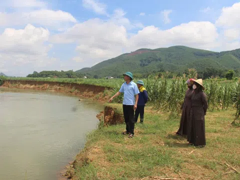 Sạt lở nghiêm trọng bờ sông Âm