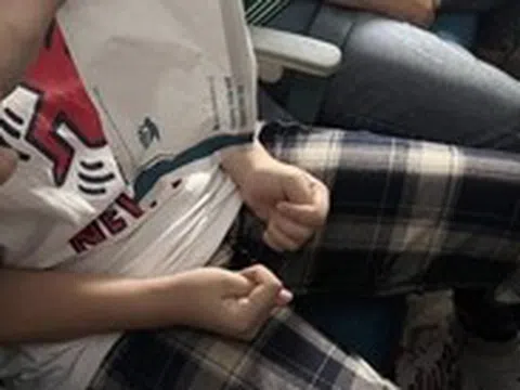 Bác sĩ cứu bé gái bị hạ canxi máu ngay trên máy bay