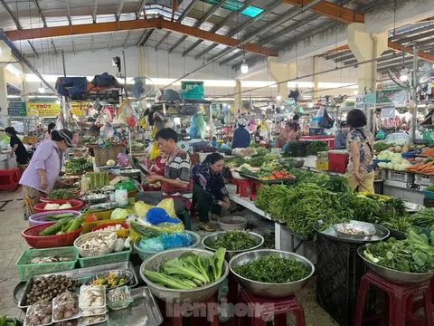 Nỗi lo của bà nội trợ: Hàng hóa tăng giá nhưng ‘không thể không mua’