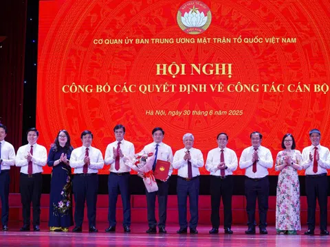 Công bố quyết định về công tác cán bộ tại Cơ quan Uỷ ban Trung ương MTTQ Việt Nam