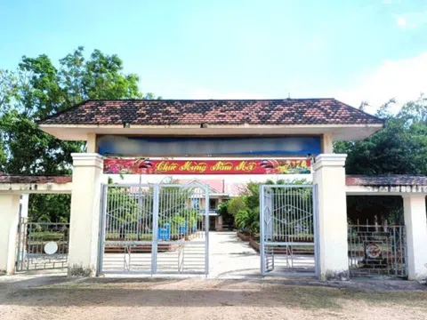 Cán bộ trường đại học gạ tình nữ sinh; Hiệu trưởng gửi ảnh nhạy cảm lên zalo