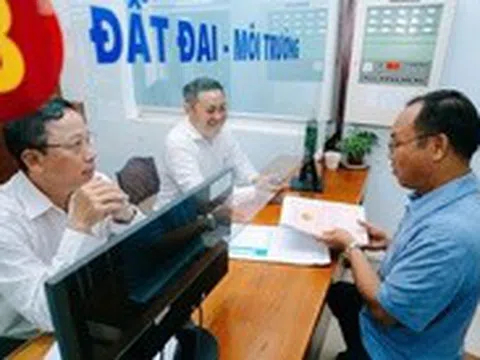 Nhộn nhịp người dân đến phường Tân Hưng, Bình Tân làm thủ tục ngày đầu hoạt động