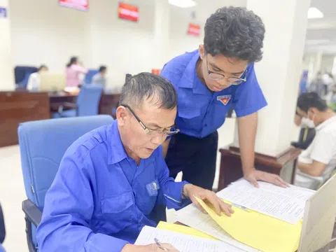 Tuổi trẻ Gia Lai thường trực hỗ trợ người dân những ngày đầu thực hiện chính quyền 2 cấp