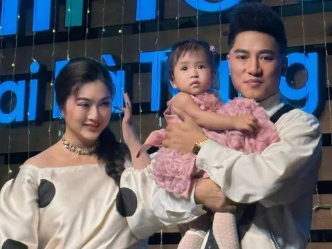 Diễn viên Thanh Trúc công khai chồng là ca sĩ Châu Khải Phong
