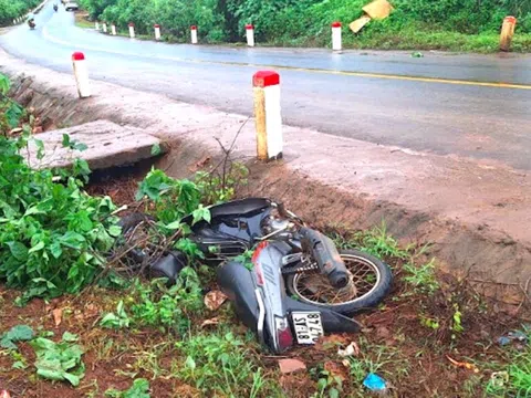 Hai thiếu nữ tử vong bên vệ đường