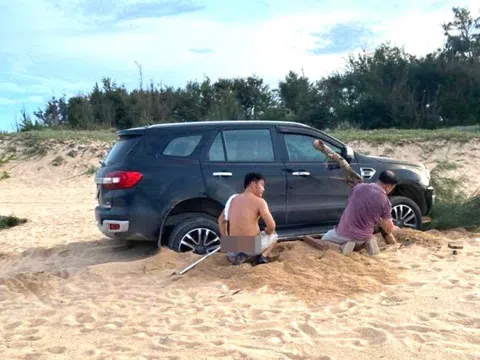 Xử phạt tài xế lái ô tô xuống bãi biển Đắk Lắk