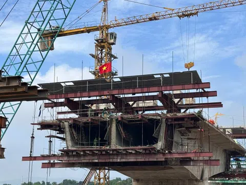 Cầu Phong Châu mới dự kiến hợp long vào dịp Quốc khánh 2/9