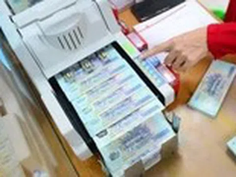 Tiền tiết kiệm được gửi vào ngân hàng vượt 15 triệu tỉ đồng
