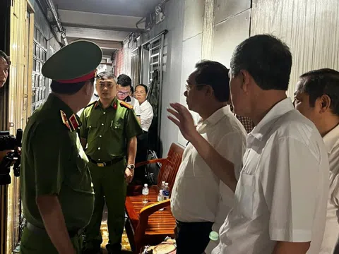 Chủ tịch TPHCM Nguyễn Văn Được xuống hiện trường vụ cháy 8 người chết
