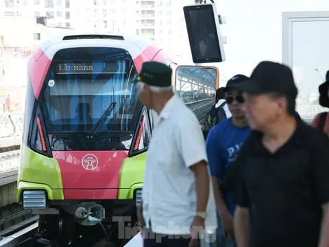 Triển khai vé đi liên thông giữa tàu điện trên cao và xe buýt