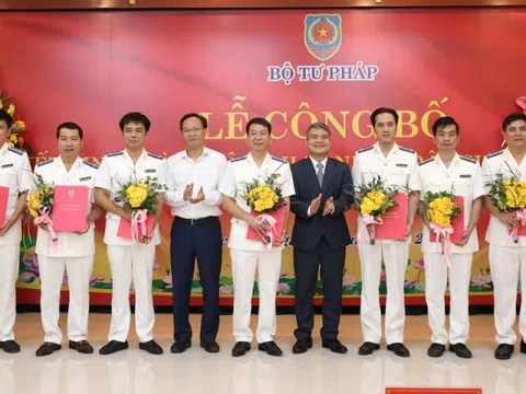 Công bố quyết định của Bộ trưởng Bộ Tư pháp về công tác cán bộ