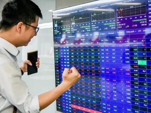 Chứng khoán lập đỉnh mới