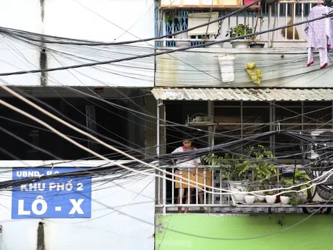 Những 'chuồng cọp', khung sắt 'bóp nghẹt' lối thoát ở nhiều khu dân cư TPHCM
