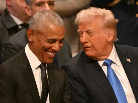 Tổng thống Trump nói gì với ông Obama trong video gây sốt?