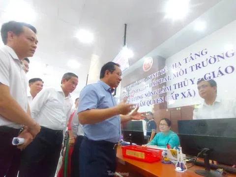 Chủ tịch UBND TPHCM ‘hỏi xoáy’ cán bộ phường khi khảo sát vận hành chính quyền hai cấp