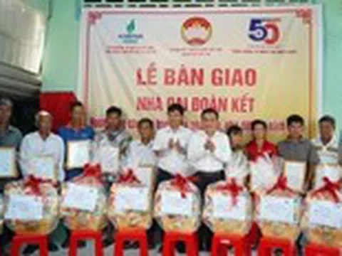 Ngành điện miền Nam xóa nhà tạm, nhà dột nát tại Cần Thơ