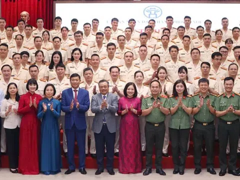Biểu dương gương điển hình tiên tiến tiêu biểu Công an Thủ đô