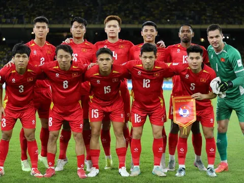 Tuyển Việt Nam tiếp tục rớt hạng trên BXH FIFA, ngày càng xa top 100