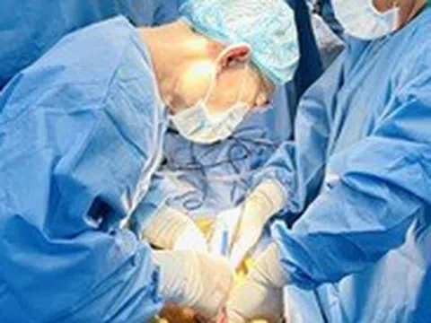 Kỳ tích từ lòng nhân ái: Hai người bệnh trẻ được 'sống thêm lần nữa' sau ghép thận