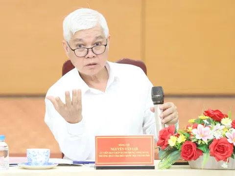 'Đừng bằng lòng với chính sách, đừng lạnh lùng với người dân'