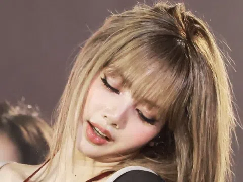 Lisa (BlackPink) bị chê mặc phản cảm