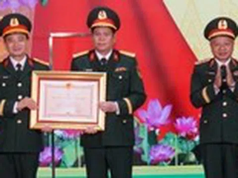 Có một nơi chuyên xuất bản sách của các lãnh tụ, tướng lĩnh, những cuốn sách đi khắp chiến trường