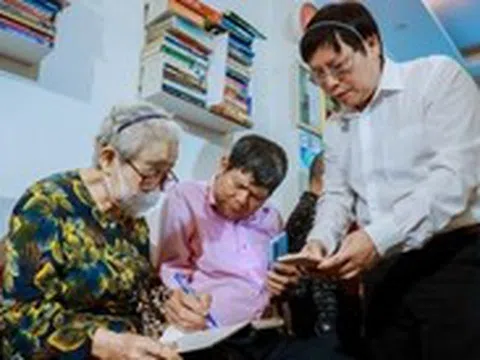 Thầy giáo mở lớp học AI và chuyển đổi số miễn phí cho người cao tuổi