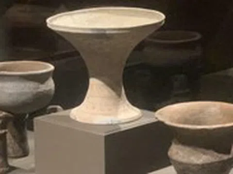 Diễn viên nào đang sở hữu một bảo vật quốc gia cùng kho tàng gốm từ thời dựng nước?