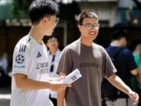 Phổ điểm thi tốt nghiệp THPT 2025: Không có điểm 10 môn văn, 513 điểm 10 môn toán