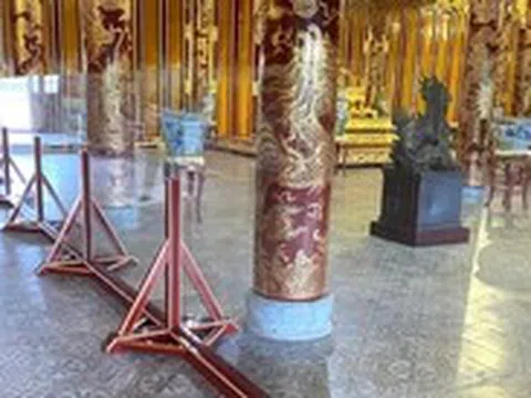 Lắp kính cường lực bên trong Điện Thái Hòa để bảo vệ ngai vàng triều Nguyễn