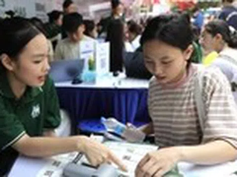 Trường đại học hạ điểm sàn, bỏ yêu cầu toán 8 điểm mới được xét ngành bán dẫn