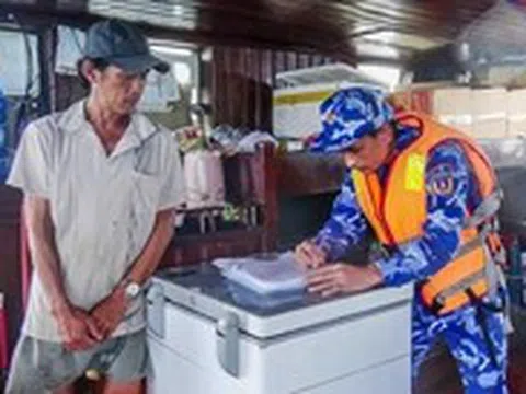 Cảnh sát biển 4 bắt khoảng 300.000 lít dầu lậu trong hai ngày liền
