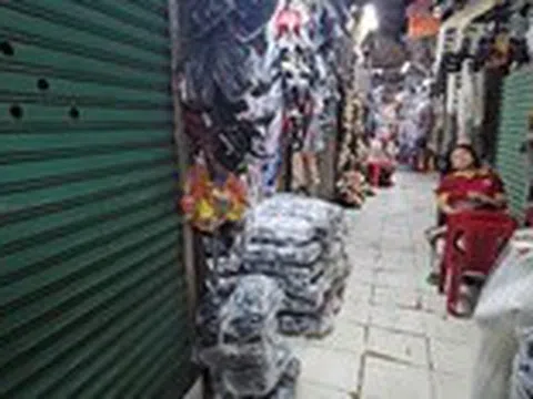 Chợ ế, cách nào để 'giải cứu' tiểu thương?