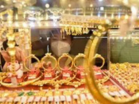Giá vàng thế giới lại tăng thẳng đứng