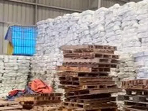 Truy tố 5 cựu công chức Hải quan Chơn Thành nhận hối lộ 266 triệu đồng để tiếp tay cho nhóm buôn lậu