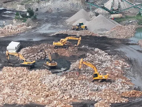 Phá đường dây khai thác đá trái phép tại dự án Shinhan ở phường Long Hương, TP.HCM