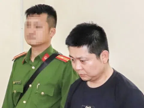 Bắt 3 người Trung Quốc bán sừng tê giác, ngà voi trái phép tại Nha Trang