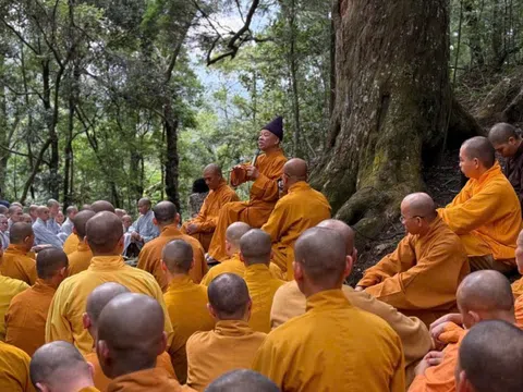 'Đừng khư khư chùa đẹp, sư hay'