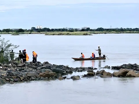 Nam công nhân mất tích khi bơi trên sông Ba
