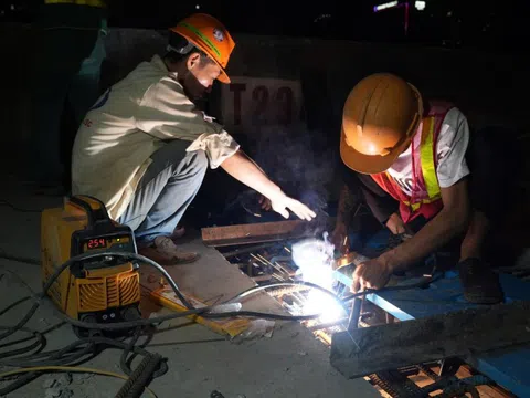 Hoàn thành sửa chữa khe co giãn trên đường vành đai 3 Hà Nội, hết cảnh rào đường gây ùn tắc