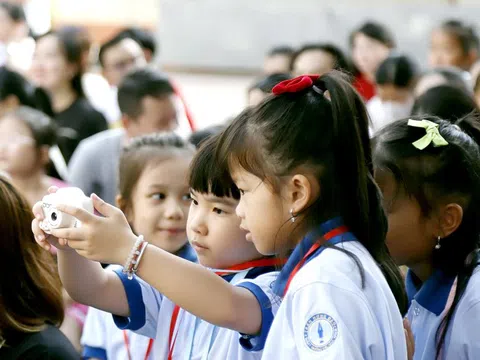 TP.HCM: Học sinh lớp 1 nô nức tựu trường